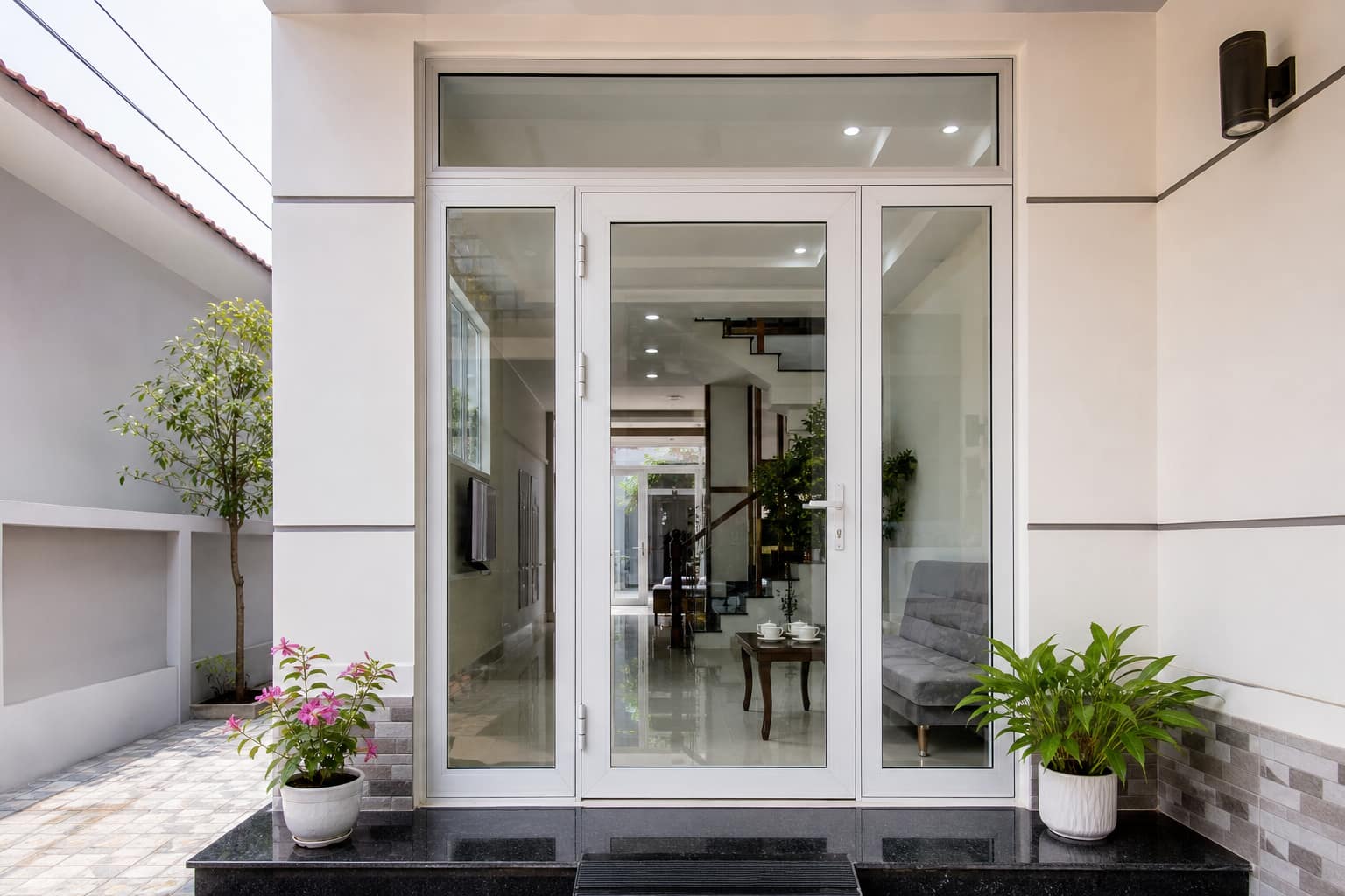 cửa đi nhôm kính giá rẻ